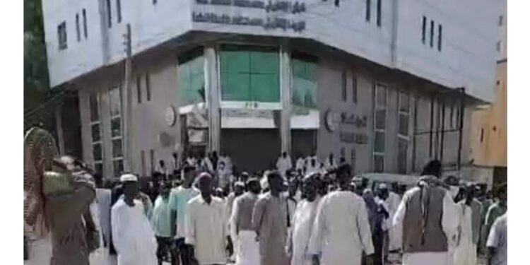 توتر في كسلا وإغلاق الطرق أمام مباني المخابرات والنيابة والسوق إثر مقتل مواطن داخل مباني الجهاز